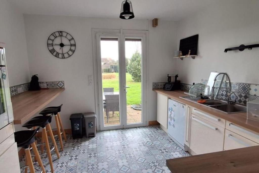 Charmante Maison De Ville Climatisee Avec Wifi Saint-Yrieix-la-Perche Esterno foto